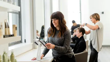 An employee working at a salon